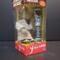 Star Wars Interactive Yoda and Lightsaber Action Figure 2000