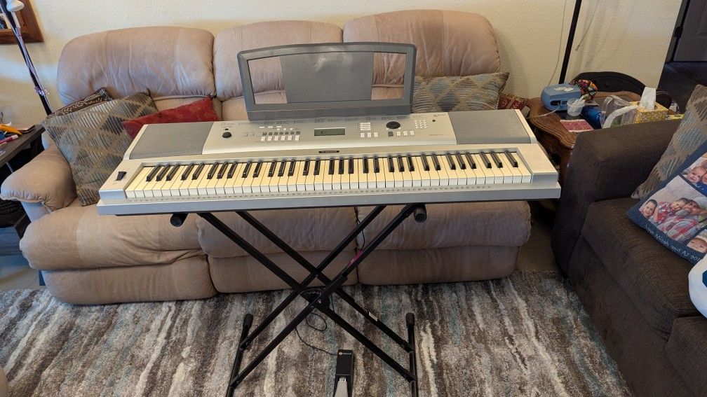Yamaha Portable Electronic Grand Piano DGX-220