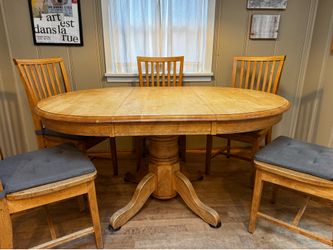Table & Chairs