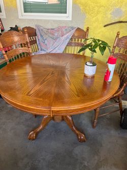 Round Oak table & chairs