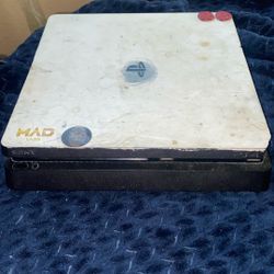 PS4 Slim +1 game & controller