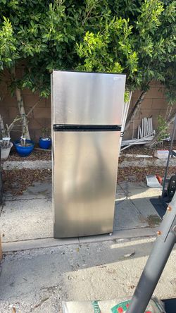 7.1 cu.  ft. Vissani Stainless Steel Top Freezer Refrigerator