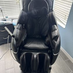 Massage Chair *Must Have Dolly To Move Chair*