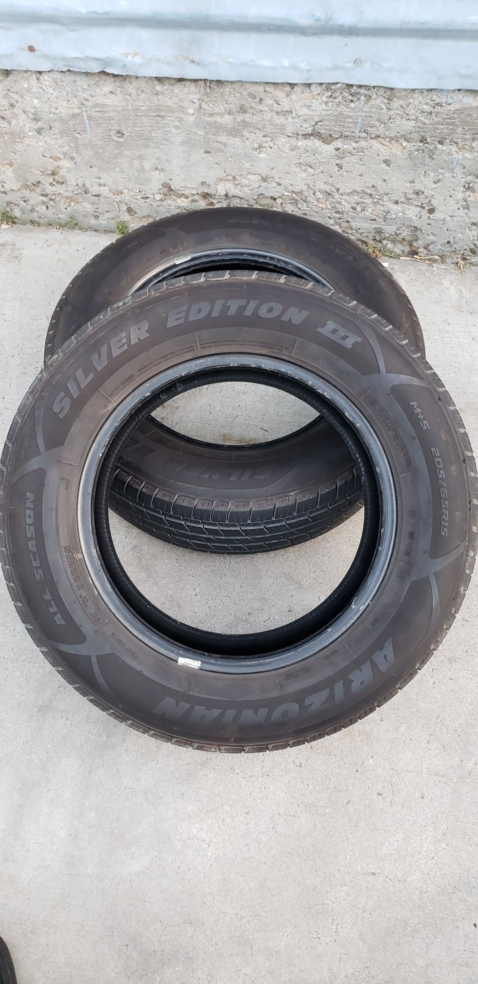 205/65R15 Two tires llantas