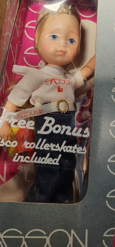The World of Ginny, Vogue dolls with The Republic of China made clothing!