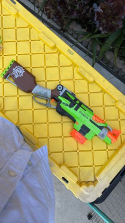 Nerf Zombie Strike Slingfire Blaster with Magazine Clip