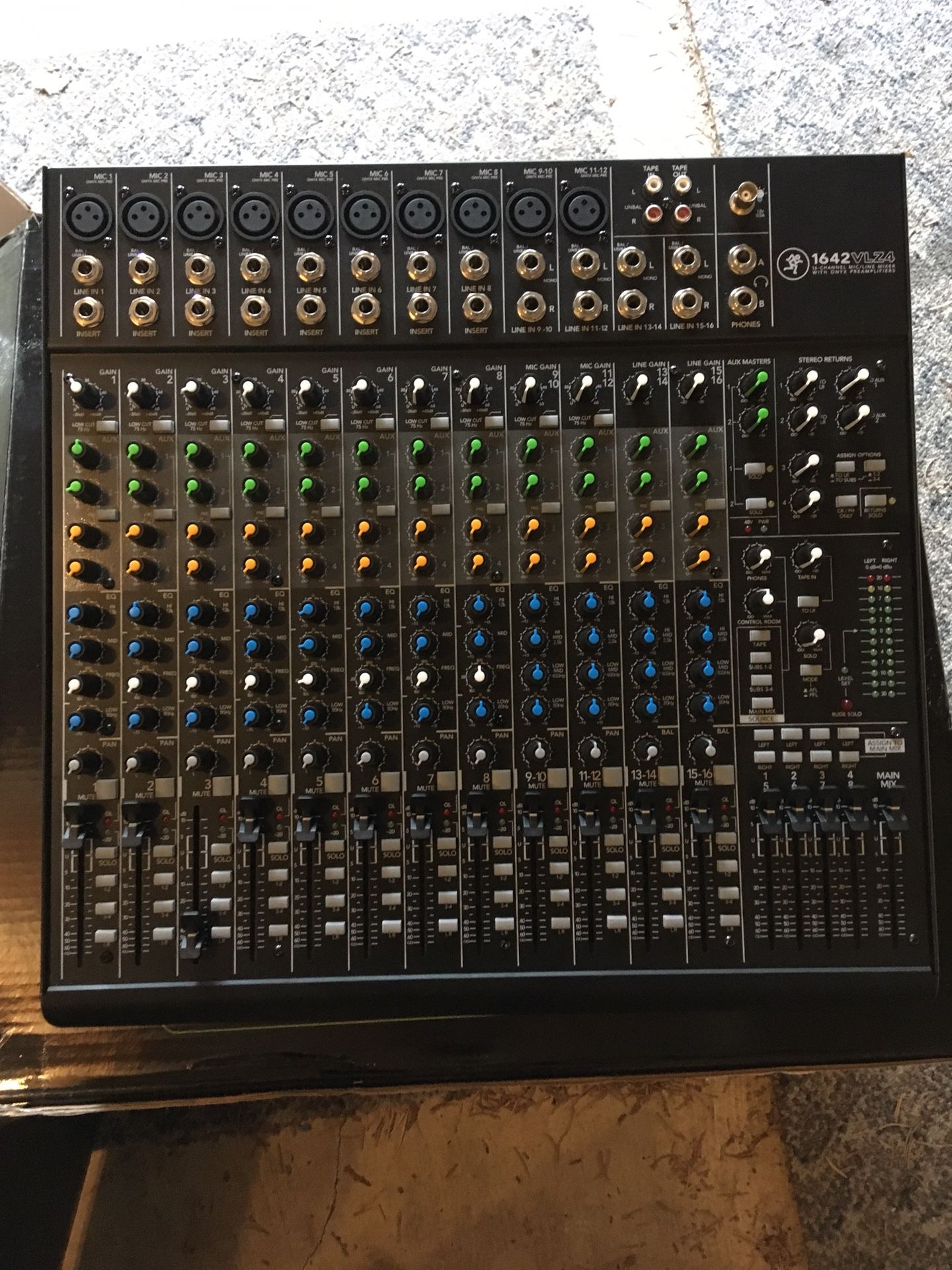 Mackie 16-Channel Compact Analog Mixer- Like New!