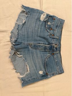 Levi’s Light Wash Cutoff Denim Shorts | Size 27