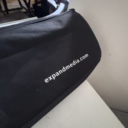 Retractable banner stand