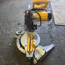 DEWALT 15 Amp Corded 10 in. Compound Single Bevel Miter Saw