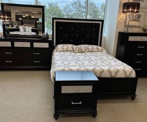 Vendo Set De Cuarto Totalmente Nuevo En Caja , Preguntar Por Precio