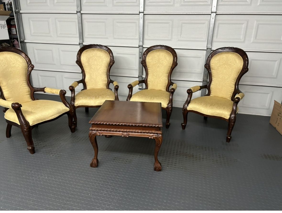 4 Accent Chairs And A Coffee Table
