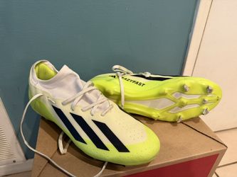 Soccer shoes
