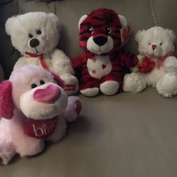 Valentine’s Plushies Lot ❤️ 