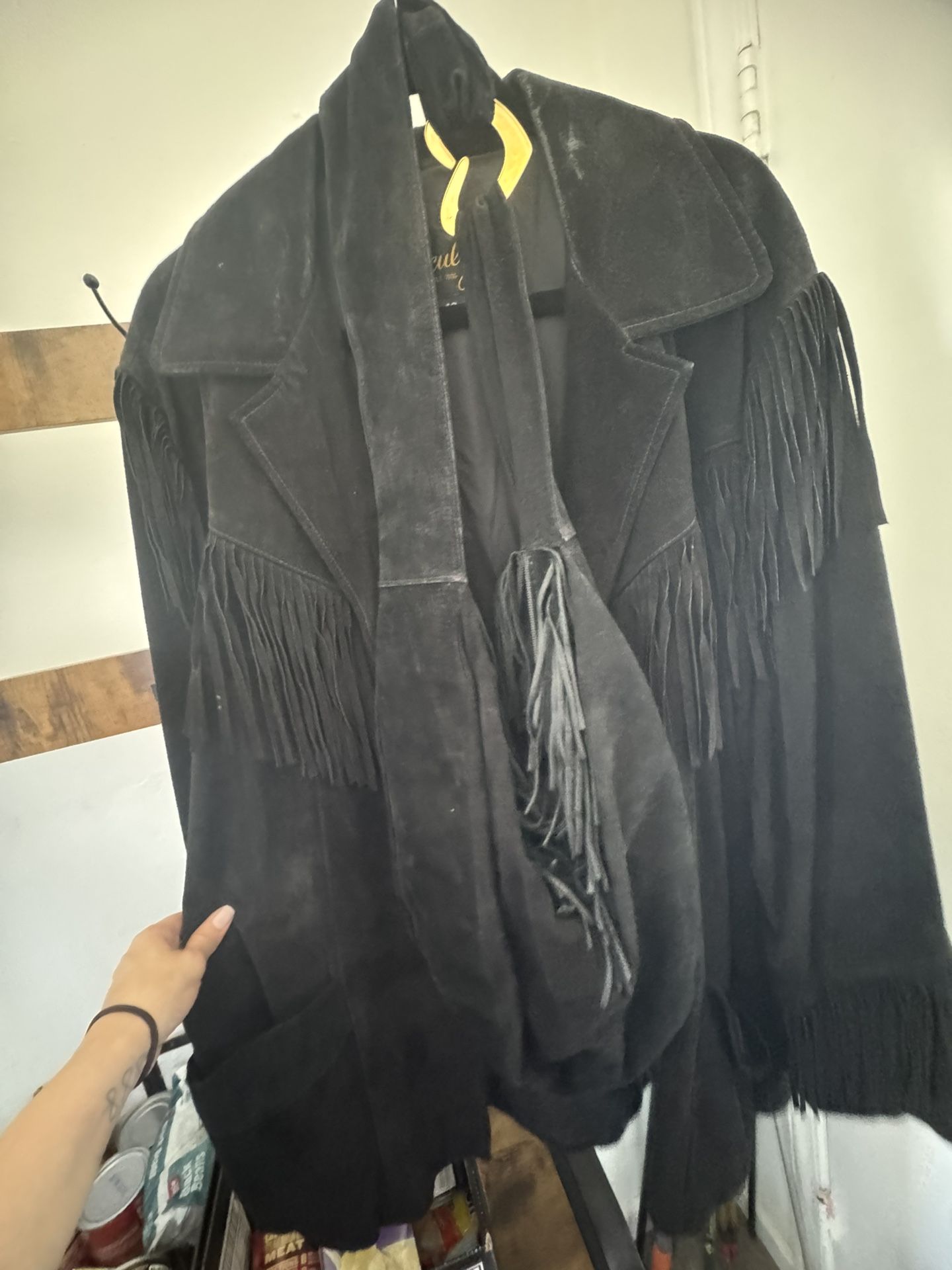 Vintage black suede jacket fringe details, with matching purse. Size 42.