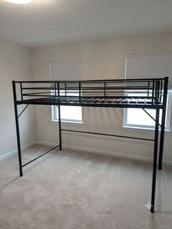 Twin size loft bed (read)