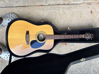 Peavey LP-001 Acoustic Guitar with Hard Case - Plays, Tuner Knob Missing