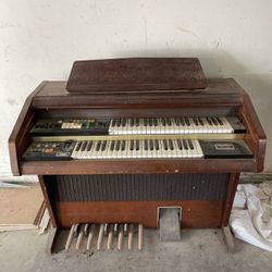 Organ (1990s Wurlitzer)
