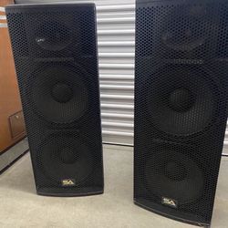 Two Seismic Audio Premium Active Dual 15 inch 2-Way Bi-Amp Loudspeaker with two cables. one is 100 ft and brand new shown in pics  the speakers alone 