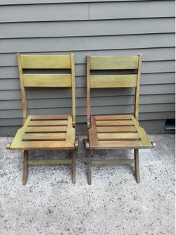 Foldable chairs