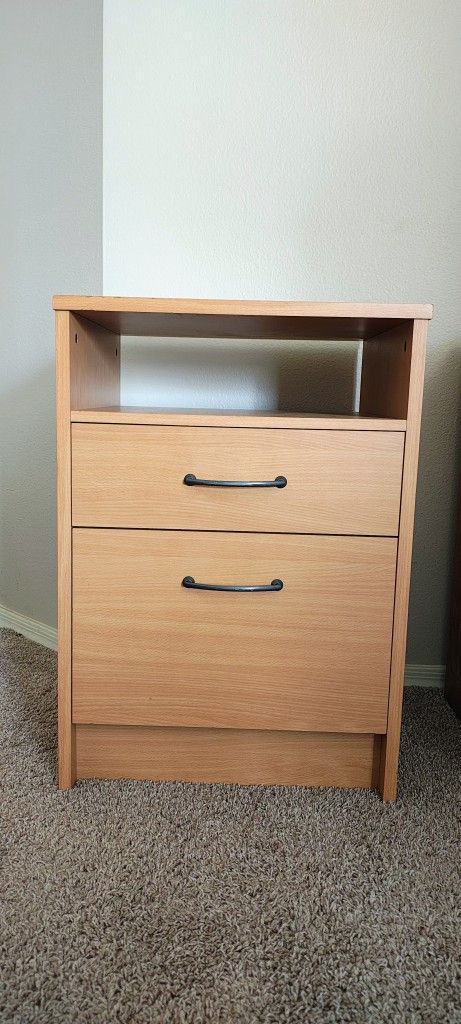 Light Wood Nightstand- Great Condition