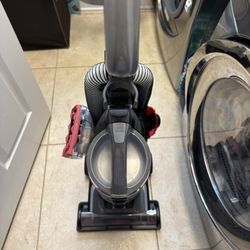 Hoover High Performance Swivel XL Pet Plus Upright Vacuum 