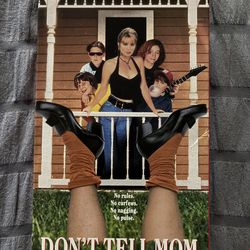HBO Video Don't Tell Mom The Babysitter's Dead VHS Christina Applegate Comedy