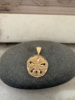 14k gold sandollar charm