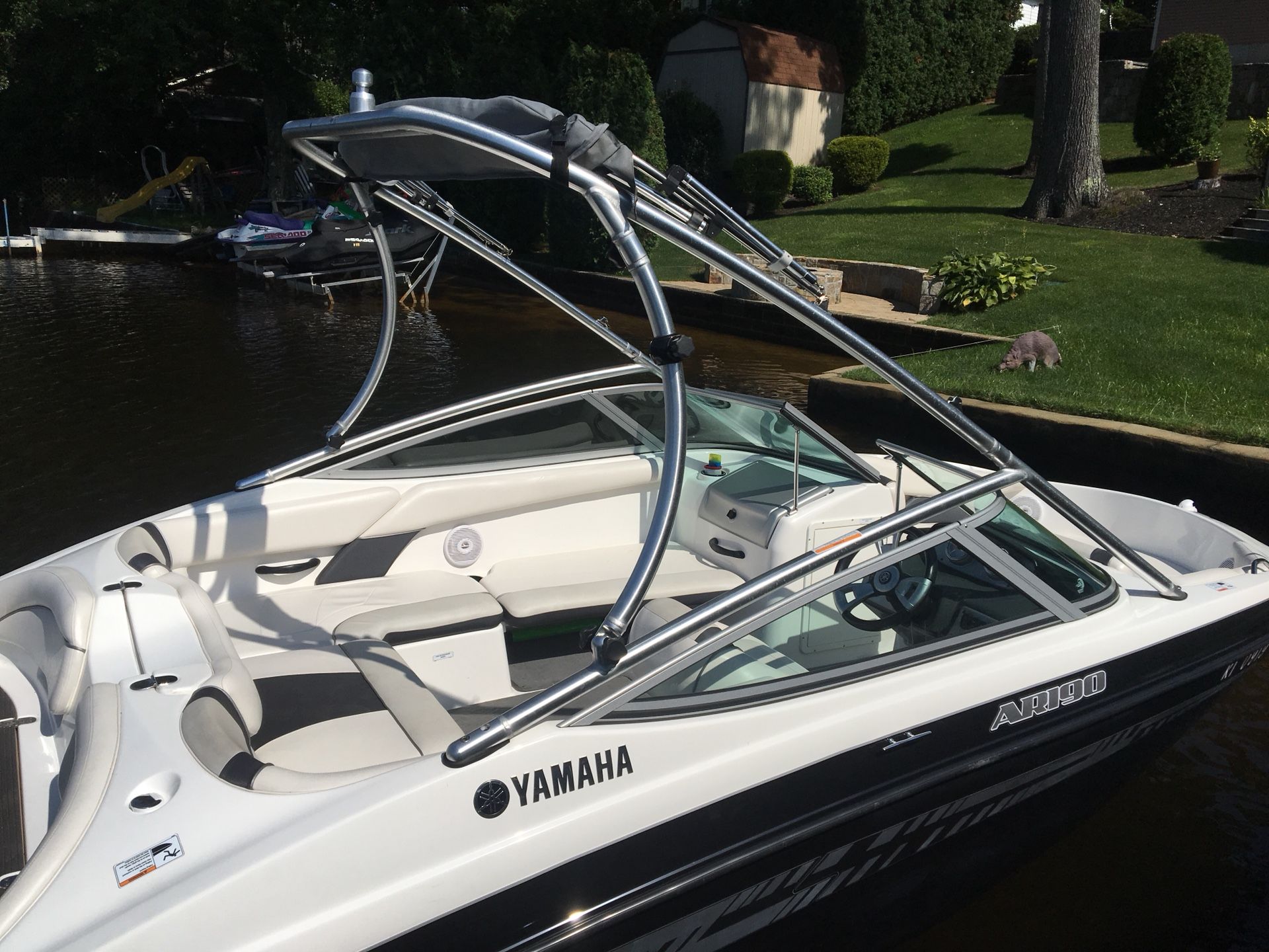 Yamaha AR190 jet boat