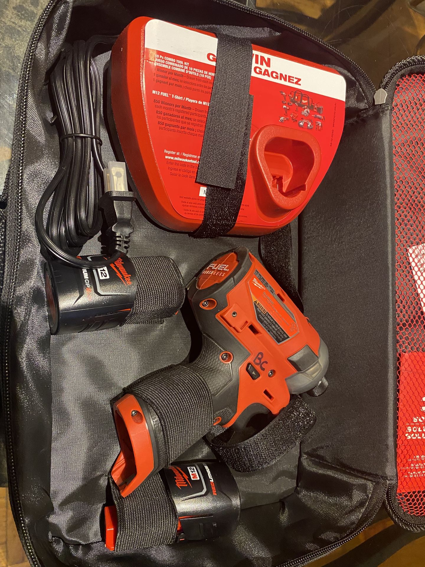 Drill Milwaukee Fuel M12 Nuevo Con 2 Baterías Y Cargador