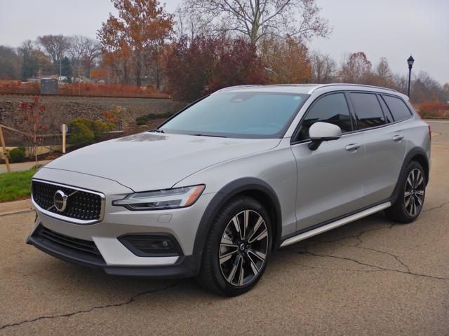 2025 Volvo V60 Cross Country