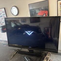 Vizio  Smart  Tv 42inch LED  Tv  With Remote 65 Cash  