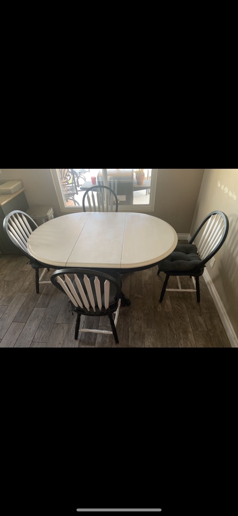 Round Kitchen Table W/ Extension And 4 Chairs