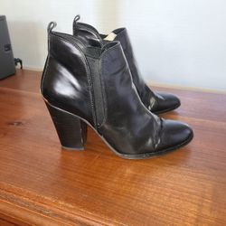 Michael Kors 9.5 size ankle boots