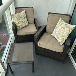 Outdoor Brown Wicker Chair Furniture Set With Matching Side Table And Extra Pillows