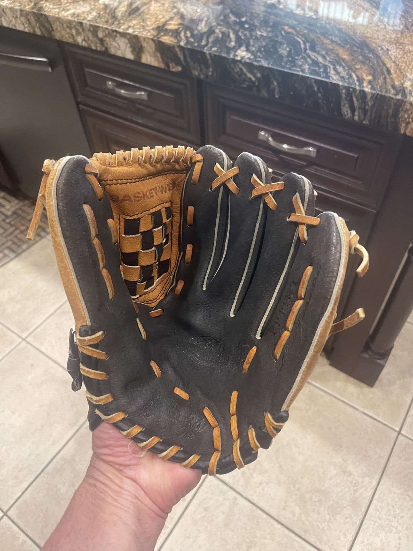 Rawlings Youth Baseball Glove – 11” Basket Web – Very Nice Condition 18.00