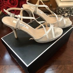 Beautiful Shoes Heels From MACY’S  WEDDING PROM  ETC. Women’s Sz7 Like New!!!  ( Silver Ring stones )