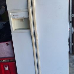 Refrigerator 