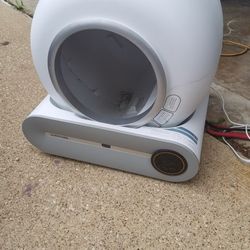 Self cleaning Litter box