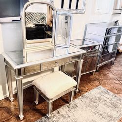 4 Piece Pier 1 Imports Hayward Collection Silver/glass Furniture 