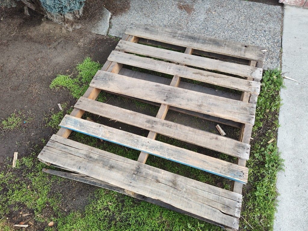 PALLET (FREE)