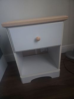 Full bed/Night stand/Mirror