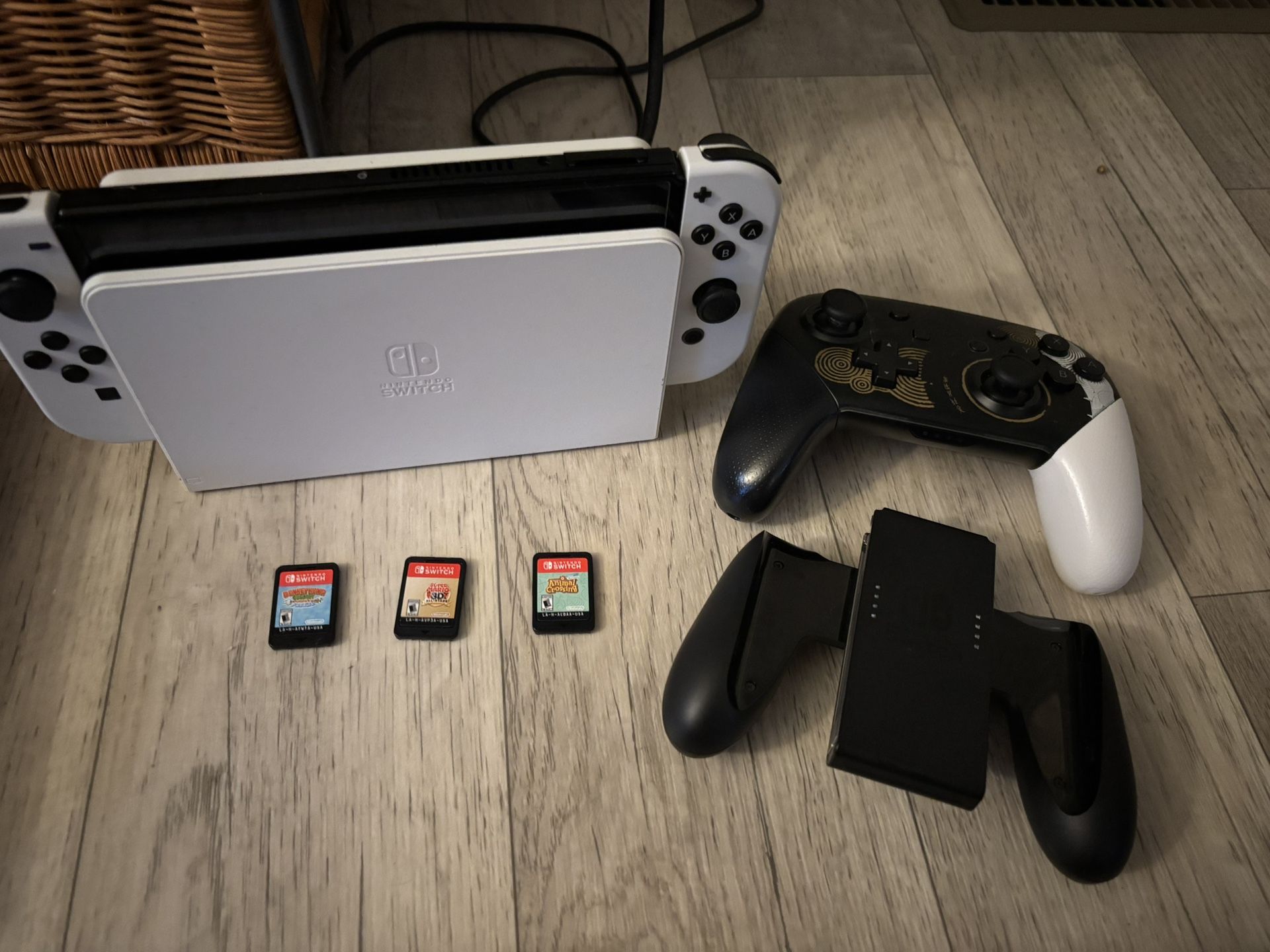 Nintendo switch OLED w/games And Controller
