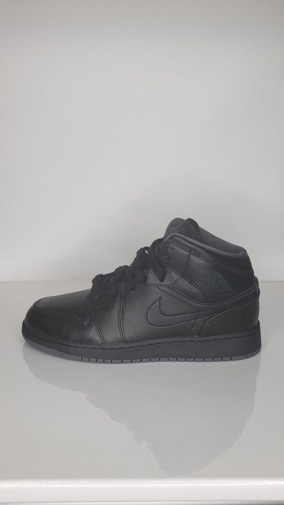 AIR JORDAN 1 MID BG BLACK/BLACK 554725-021 size 4y 6.5y, 7y, GS