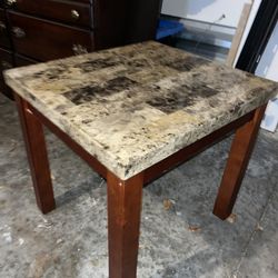 Set of 2 End Tables