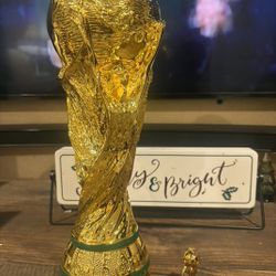 World Cup Trophy & Keychain 