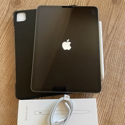iPad Pro 11” (M2 chip / 2022 model) 4th Generation 128GB with  keyboard case and stylus pen 