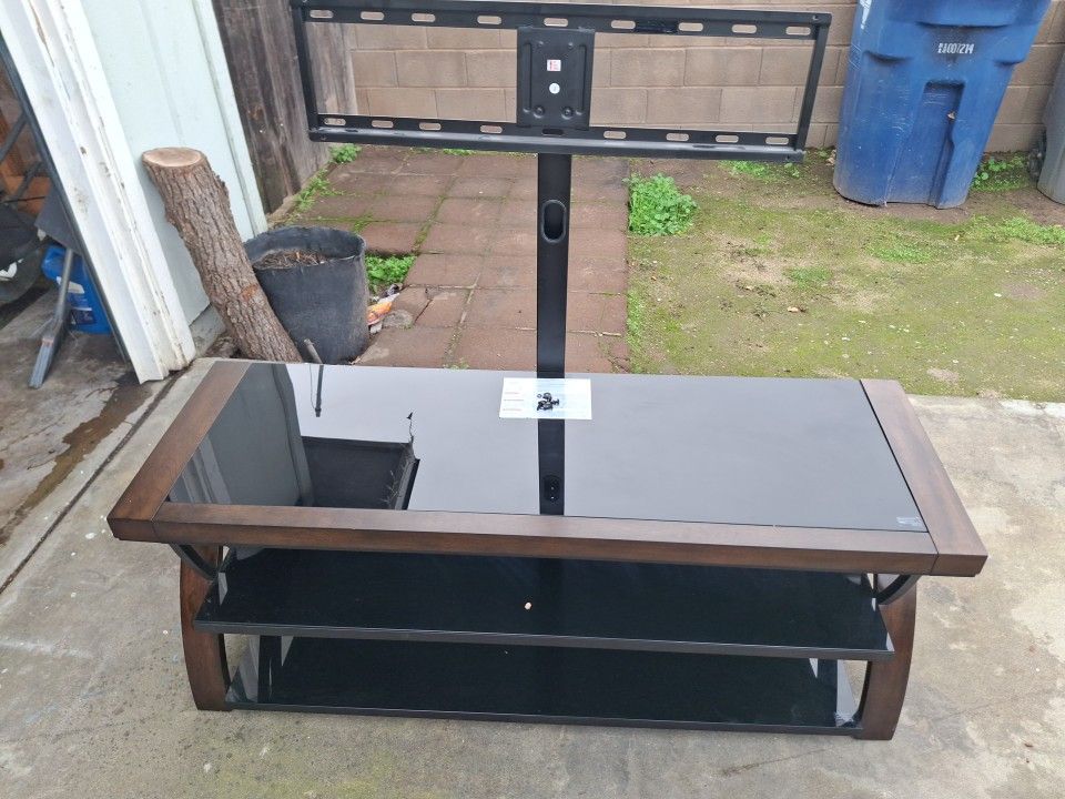 3-1 TV Stand