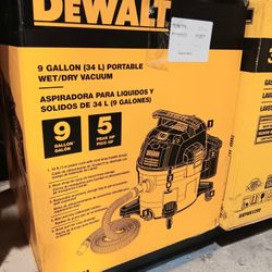 . DeWalt 9 Gallon (34L) Portable Wet/Dry  Vacuum 