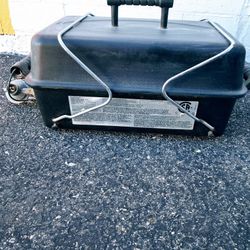 Char-Broil Deluxe Portable Propane Gas Grill